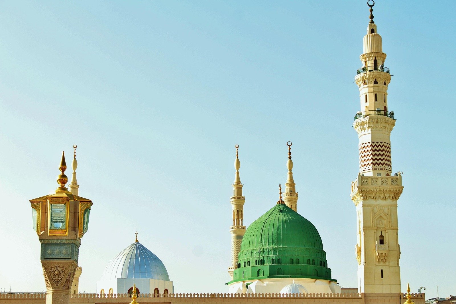 What Do You Need to Know Before Booking an Umrah Package From the USA?